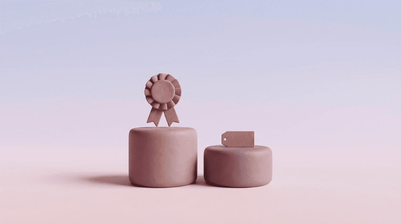 Ilustración 3D de dos pedestales mate de alturas distintas: el alto con una escarapela de premio y el bajo con una etiqueta simple